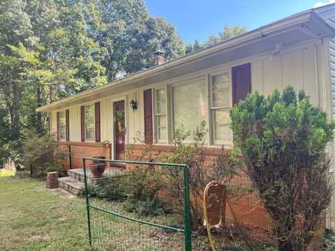 125 Shady Grove DR, Thaxton, VA 24174