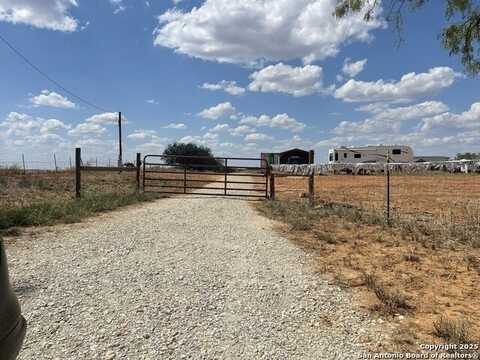 659 County Road 106, Floresville, TX 78114