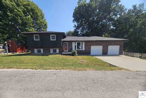 102 S Feaster, Windsor, MO 65360