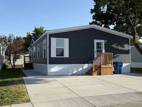 7 Lisa Kay, White Lake, MI 48386