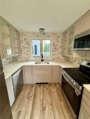 10 Sagamore Street, Newport, RI 02840