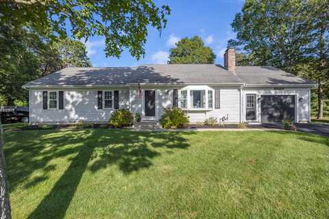 25 Woodcrest Lane, West Yarmouth, MA 02673