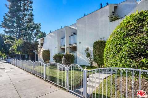 18411 Hatteras St, Tarzana, CA 91356