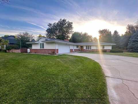 2516 Arrowhead Rd, Grand Island, NE 68801
