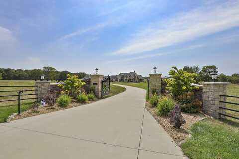 9784 E Farm Road 104, Strafford, MO 65757