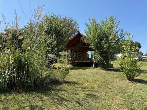 53 N Lakeview Drive, Pleasanton, KS 66075