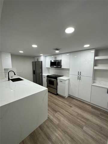 9735 NW 49th Ter, Doral, FL 33178