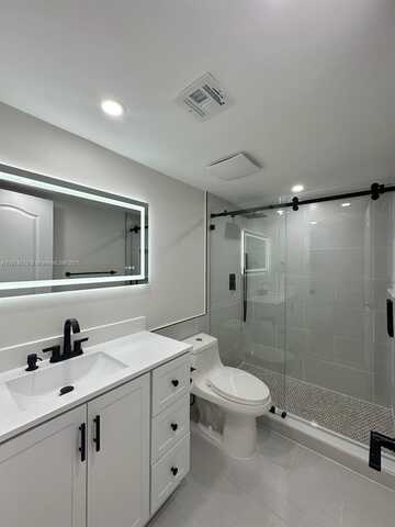 8211 NW 191st St, Hialeah, FL 33015