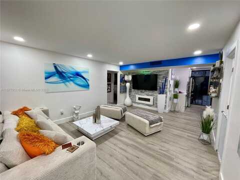 8635 NW 8th St, Miami, FL 33126