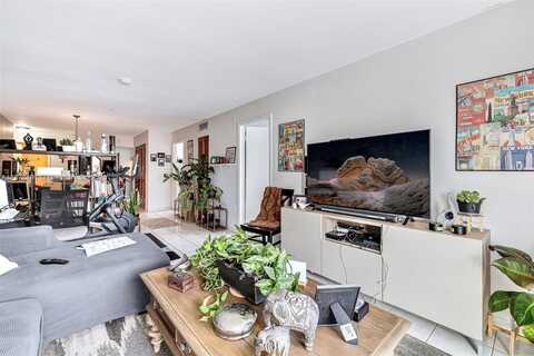 7830 Dickens Ave, Miami Beach, FL 33141
