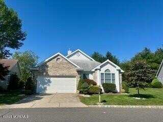 10 Westminster Drive, Monroe, NJ 08831