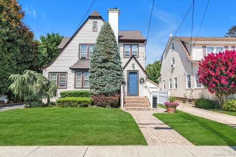 59 Manor Road, Lynbrook, NY 11563