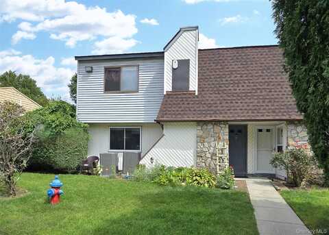 209 Pointe Circle N, Coram, NY 11727