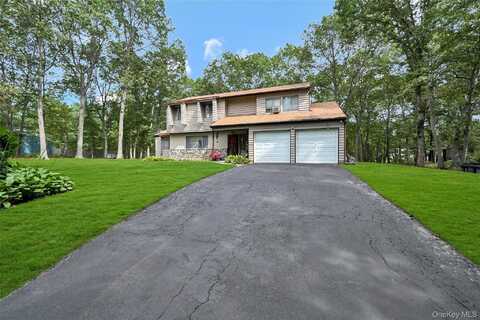 15 Hastings Drive, Ridge, NY 11961