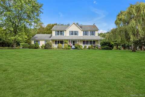 4 Simeon Road, Jamesport, NY 11901