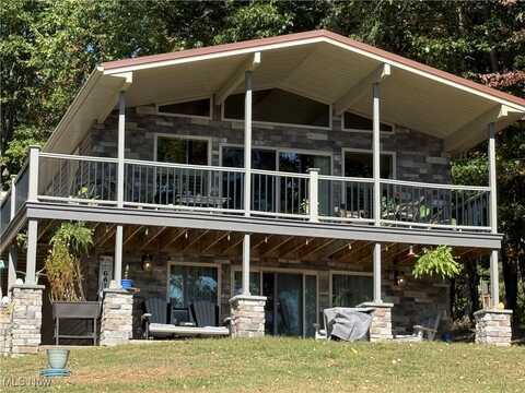 1743 W Buckhorn Drive, Millersburg, OH 44654