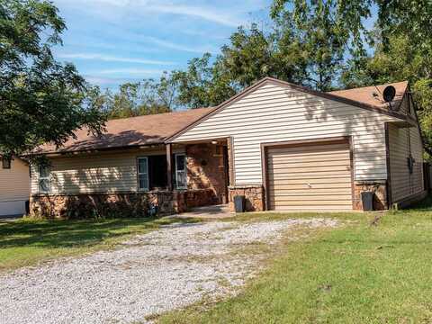 923 Harris, Winfield, KS 67156