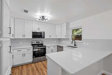912 Jayellen Court, Burleson, TX 76028
