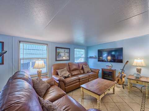 7836 SE Wren Avenue, Hobe Sound, FL 33455
