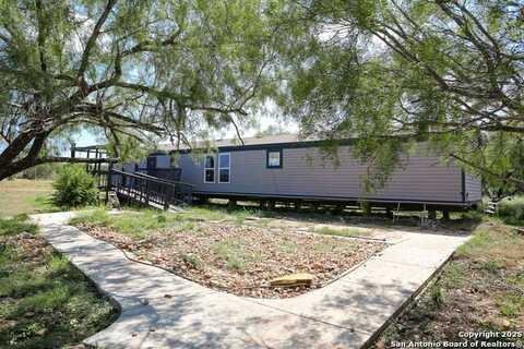 200 County Road 2662, Devine, TX 78016
