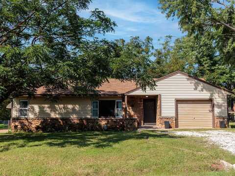 923 Harris Rd, Winfield, KS 67156