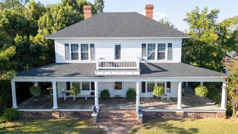 66 Weaver St, Baxley, GA 31513