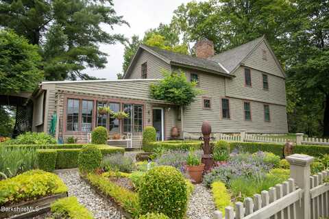 18 Goodrich St, Stockbridge, MA 01262
