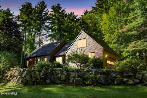 4 Pleasant View Dr, Great Barrington, MA 01230