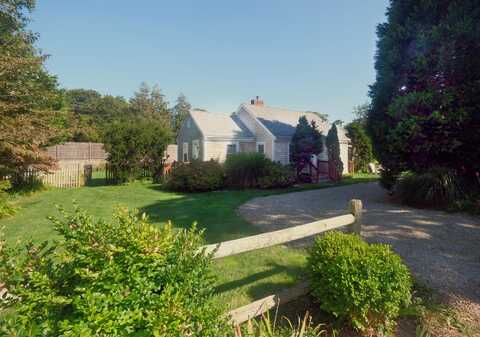 6 Holiday Lane, Hyannis, MA 02601