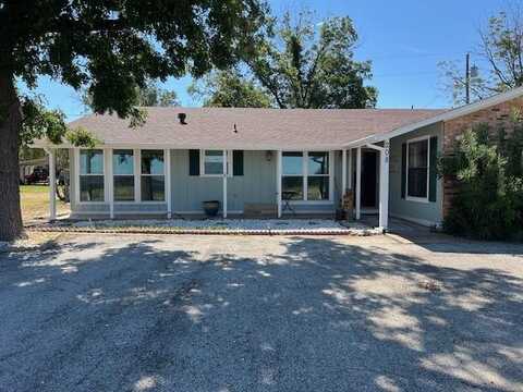 208 N Shore Dr, Brady, TX 76825