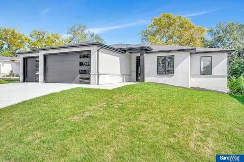 6255 Carveth Drive, Lincoln, NE 68516