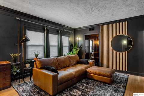 128 N 31 Street, Omaha, NE 68131