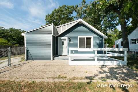 1312 E Broadway Avenue, Norton Shores, MI 49444