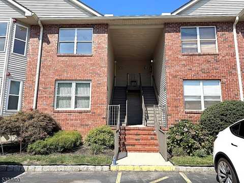 20 Ruby Ln, East Hanover, NJ 07936