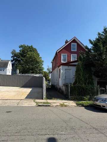 56 Augusta St, Irvington, NJ 07111