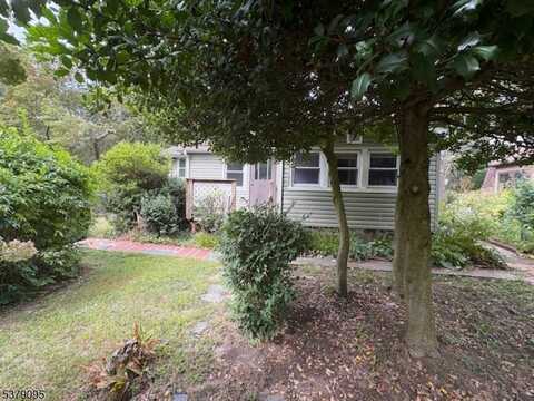 23 Harriet Way, Roxbury Township, NJ 07850