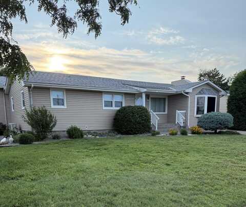 1901 Whittier Rd, Hays, KS 67601