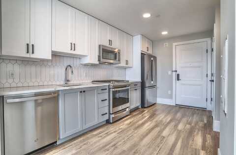32 OAKLAND AVE, JC, Journal Square, NJ 07306