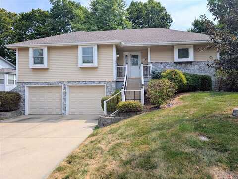 413 SE Topaz Drive, Lees Summit, MO 64063