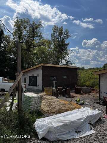 300 Old Mail Rd, Crossville, TN 38555