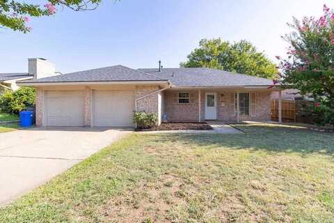 5719 NW Cedarwood Dr, Lawton, OK 73505