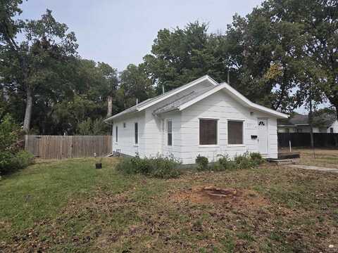 202 West 17th Street, Junction City, KS 66441