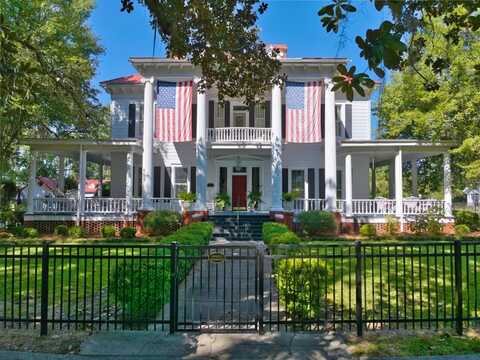704 3RD Street SW, Moultrie, GA 31768