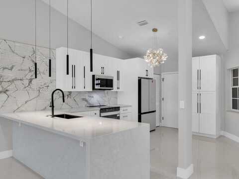 7889 Lake Sands Dr, Delray Beach, FL 33446
