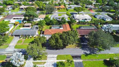 5561 SW 2nd Ct, Plantation, FL 33317
