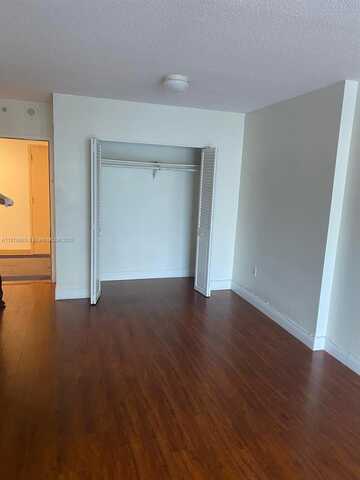 400 Kings Point Dr, Sunny Isles Beach, FL 33160