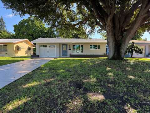 6004 NW 70th Ave, Tamarac, FL 33321