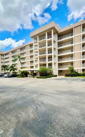 2651 S Course Dr, Pompano Beach, FL 33069
