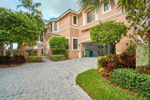 2707 Center Ct Dr, Weston, FL 33332