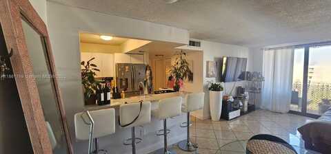 8075 NW 7th St, Miami, FL 33126